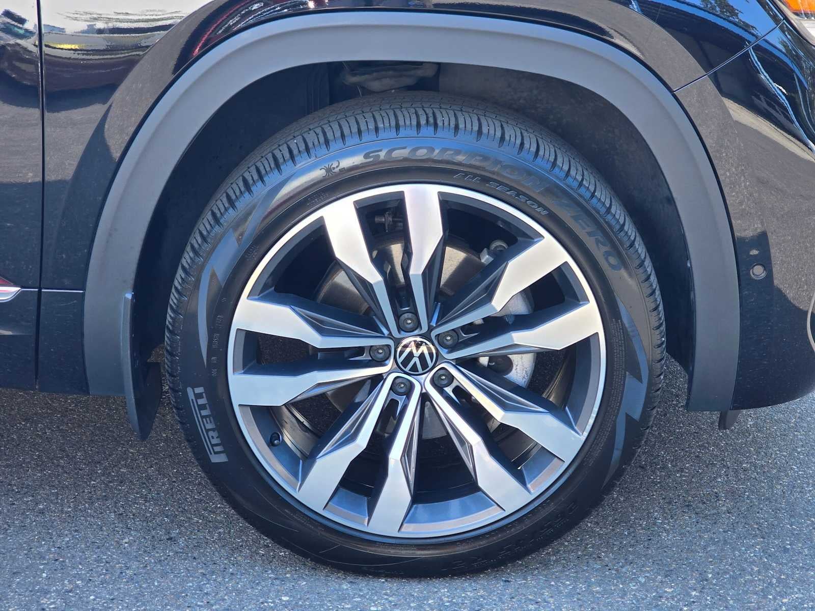 2023 Volkswagen Atlas Cross Sport 3.6L V6 SEL Premium R-Line