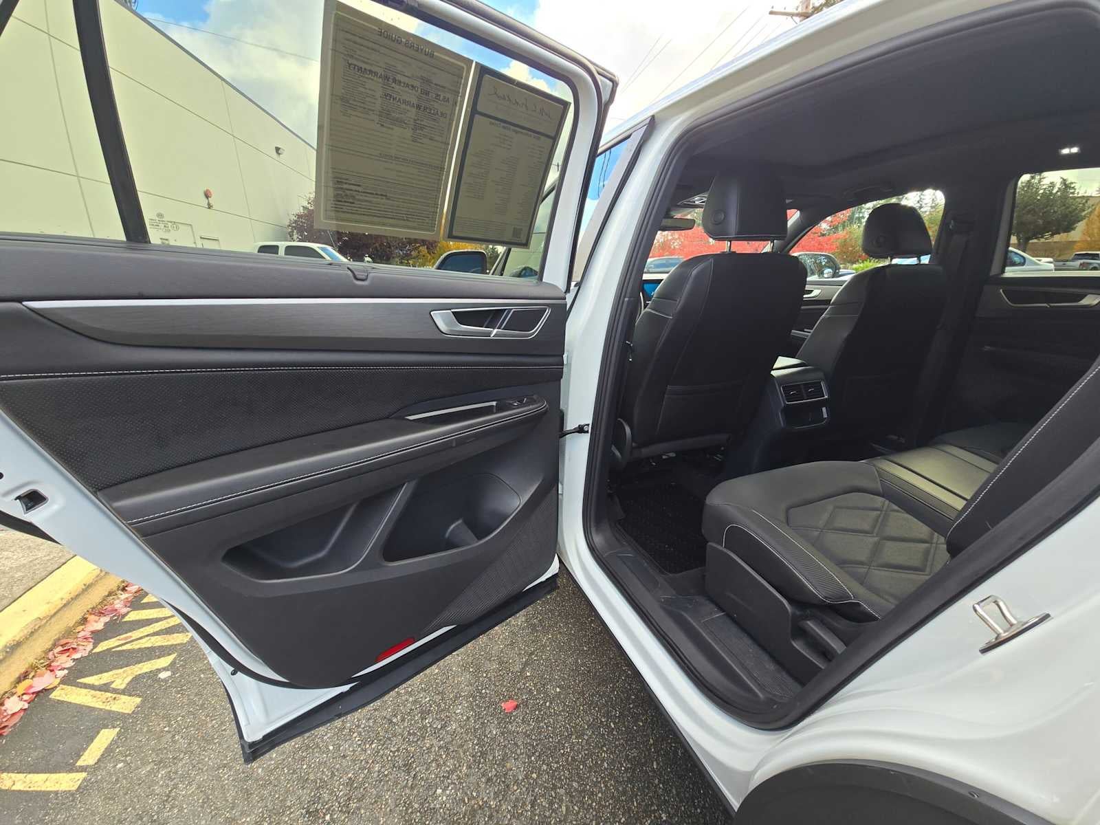 2024 Volkswagen Atlas Cross Sport 2.0T SE w/Technology