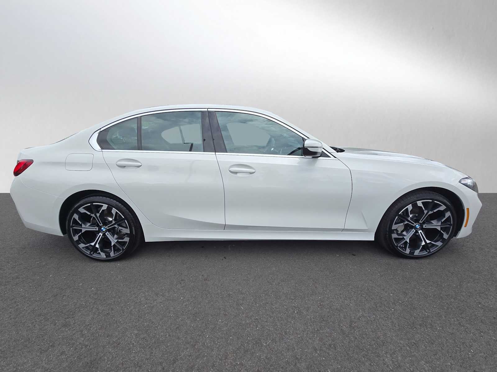 2025 BMW 3 Series 330i - Photo 2