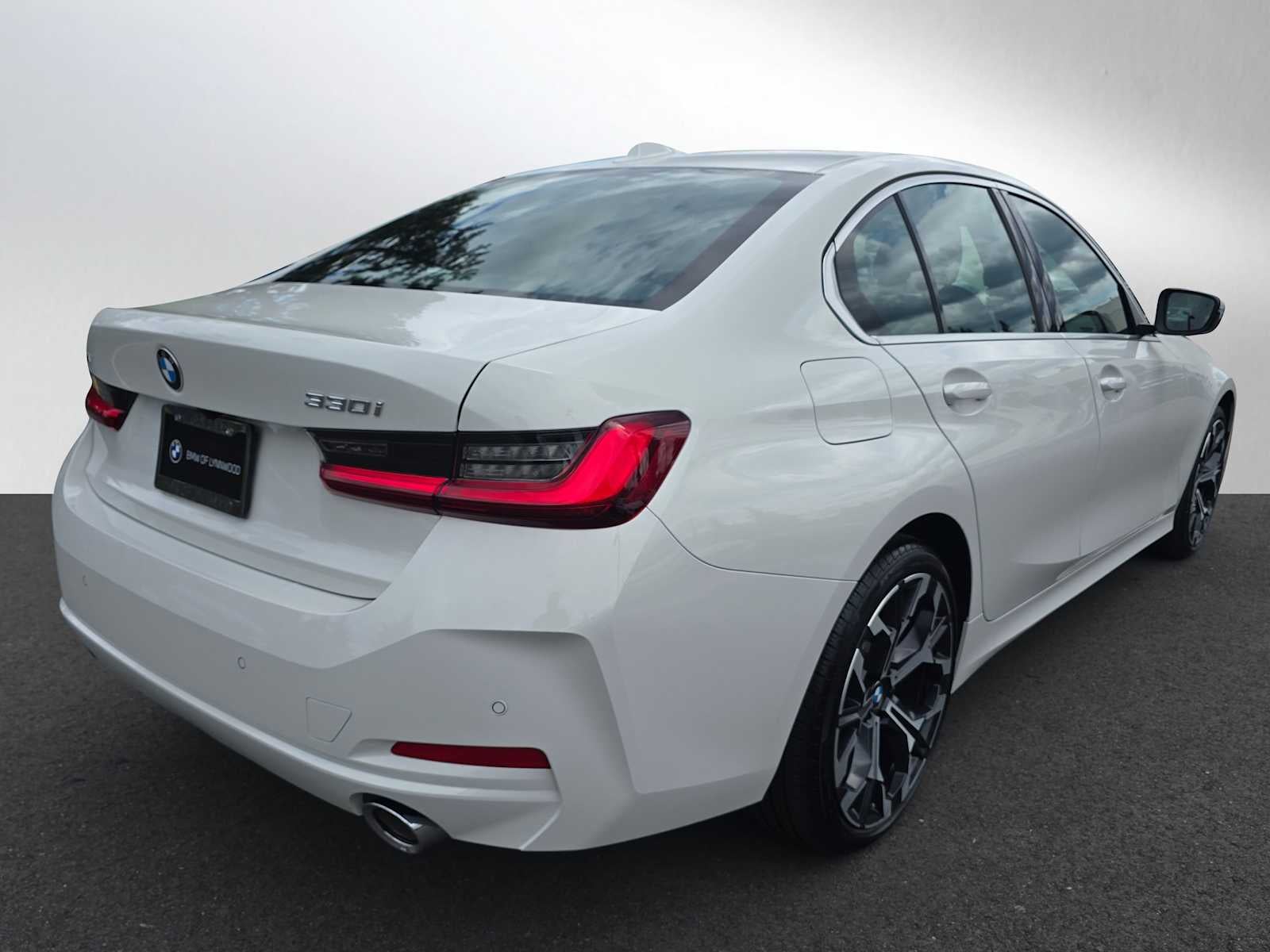 2025 BMW 3 Series 330i - Photo 3