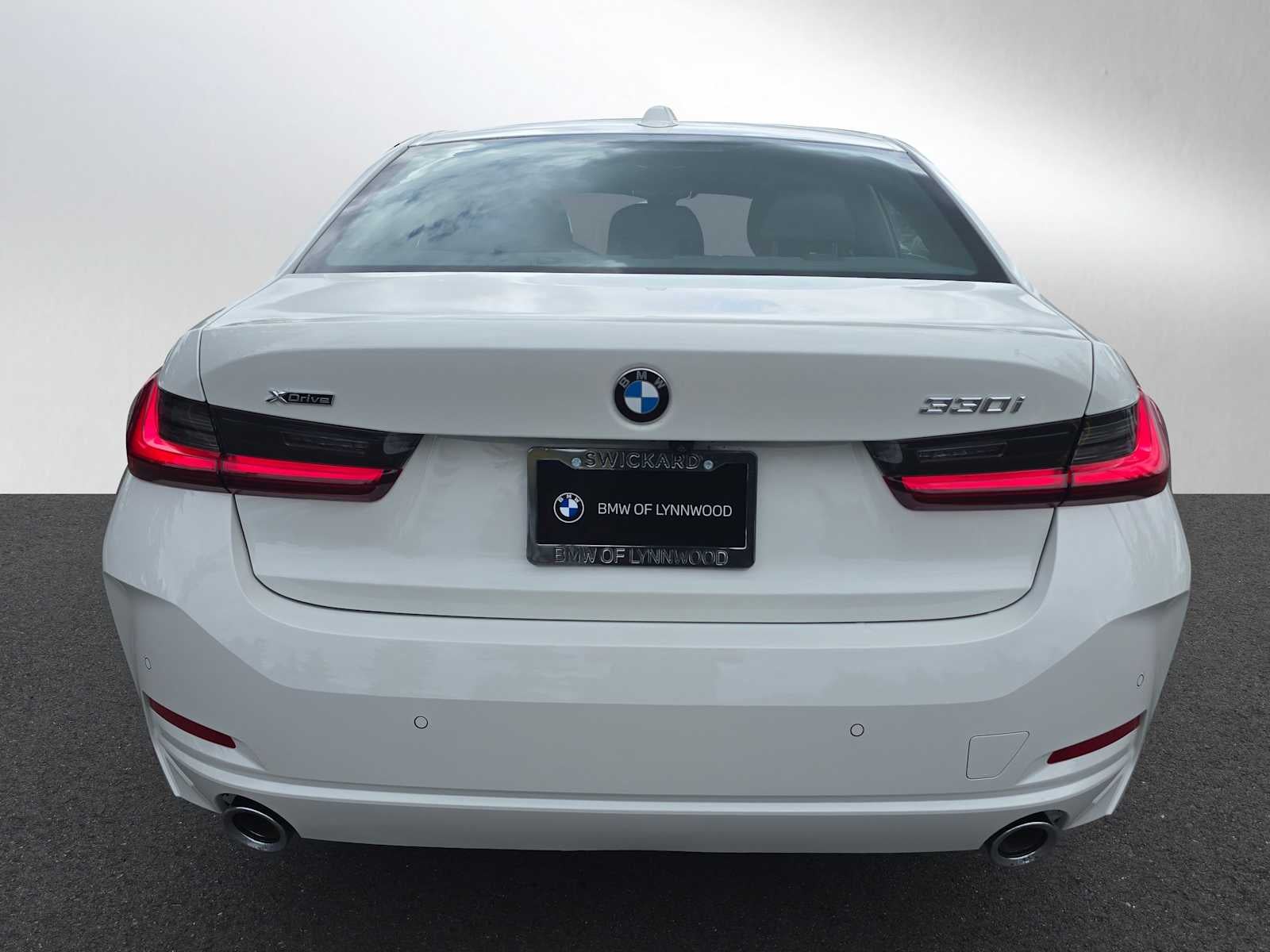 2025 BMW 3 Series 330i - Photo 4