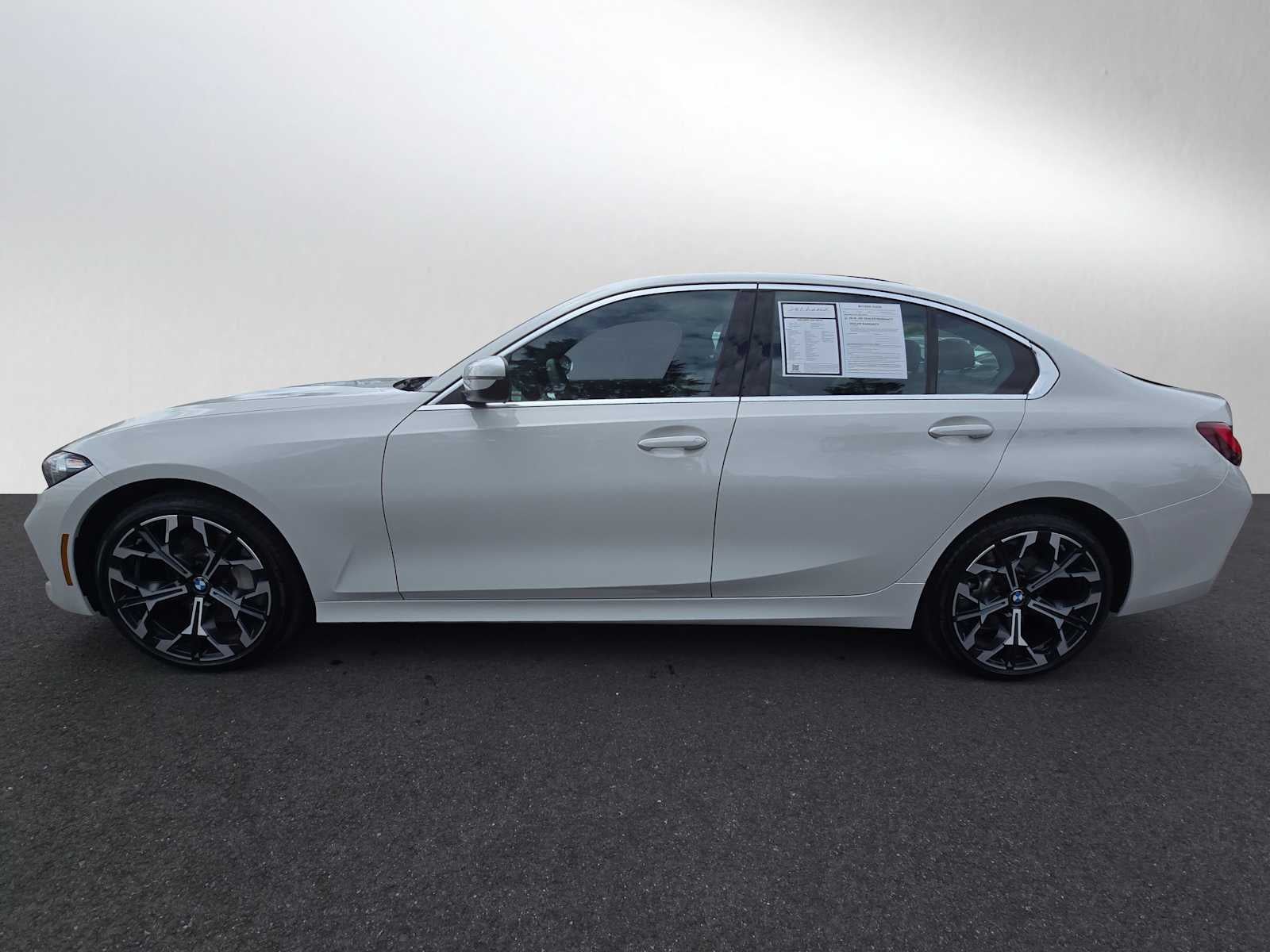 2025 BMW 3 Series 330i - Photo 6