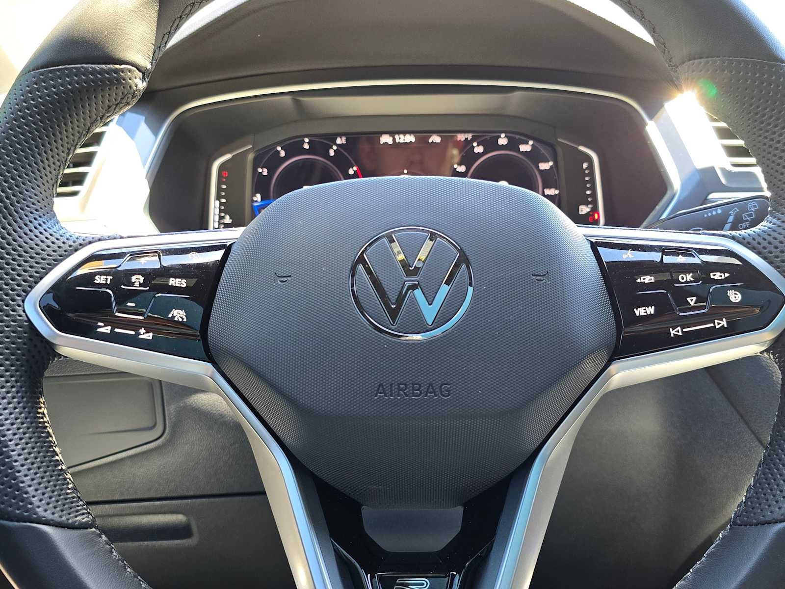 2024 Volkswagen Tiguan SEL R-Line