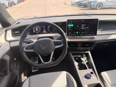 2025 Volkswagen Tiguan SE R-Line Black
