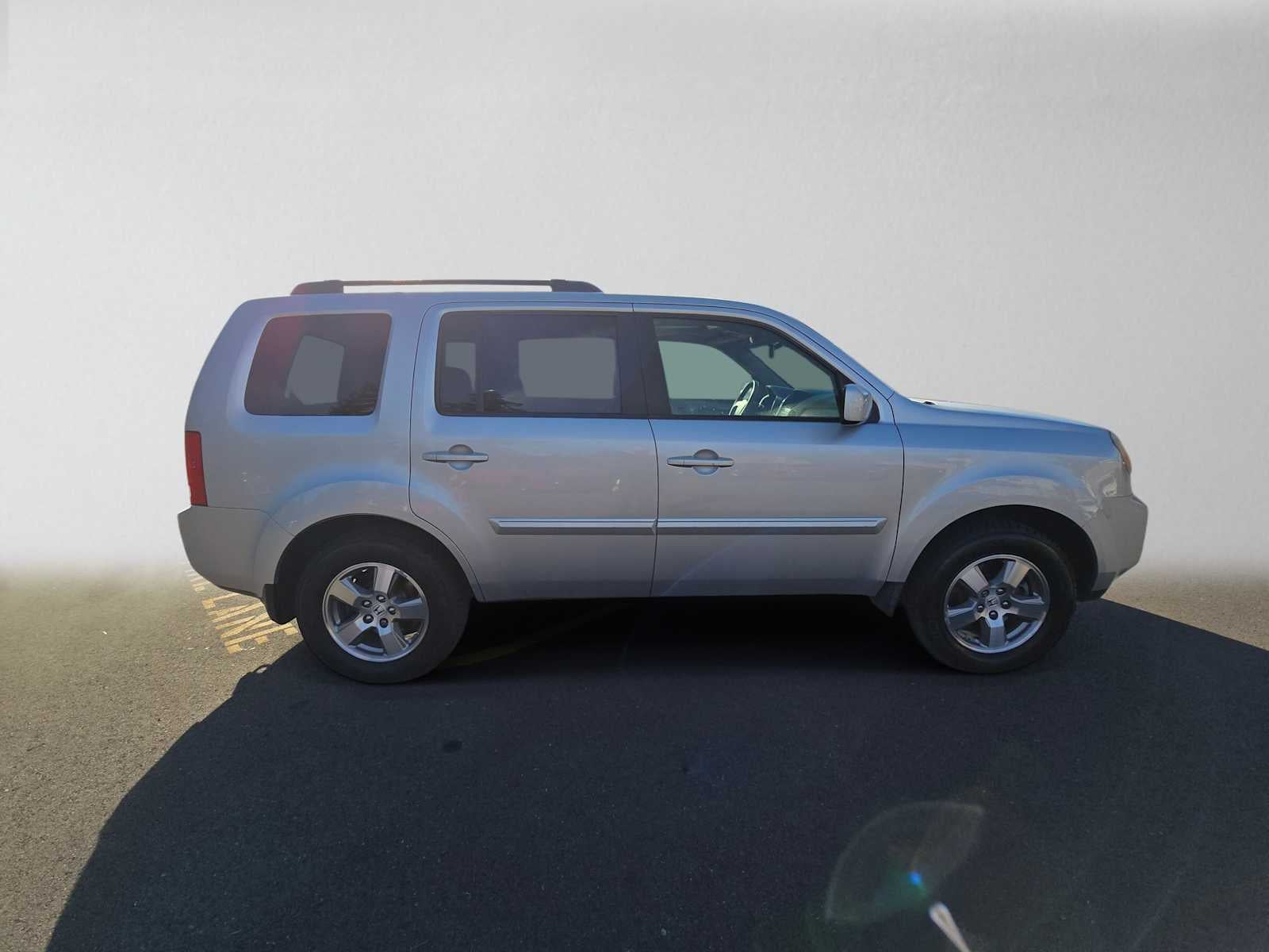 Used 2009 Honda Pilot EX-L with VIN 5FNYF485X9B032770 for sale in Lynnwood, WA