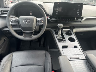 2024 Toyota Sienna Woodland Edition