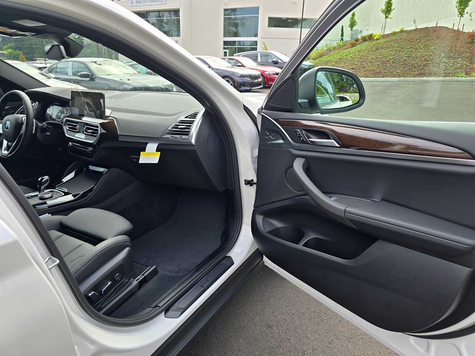 2025 BMW X4 xDrive30i