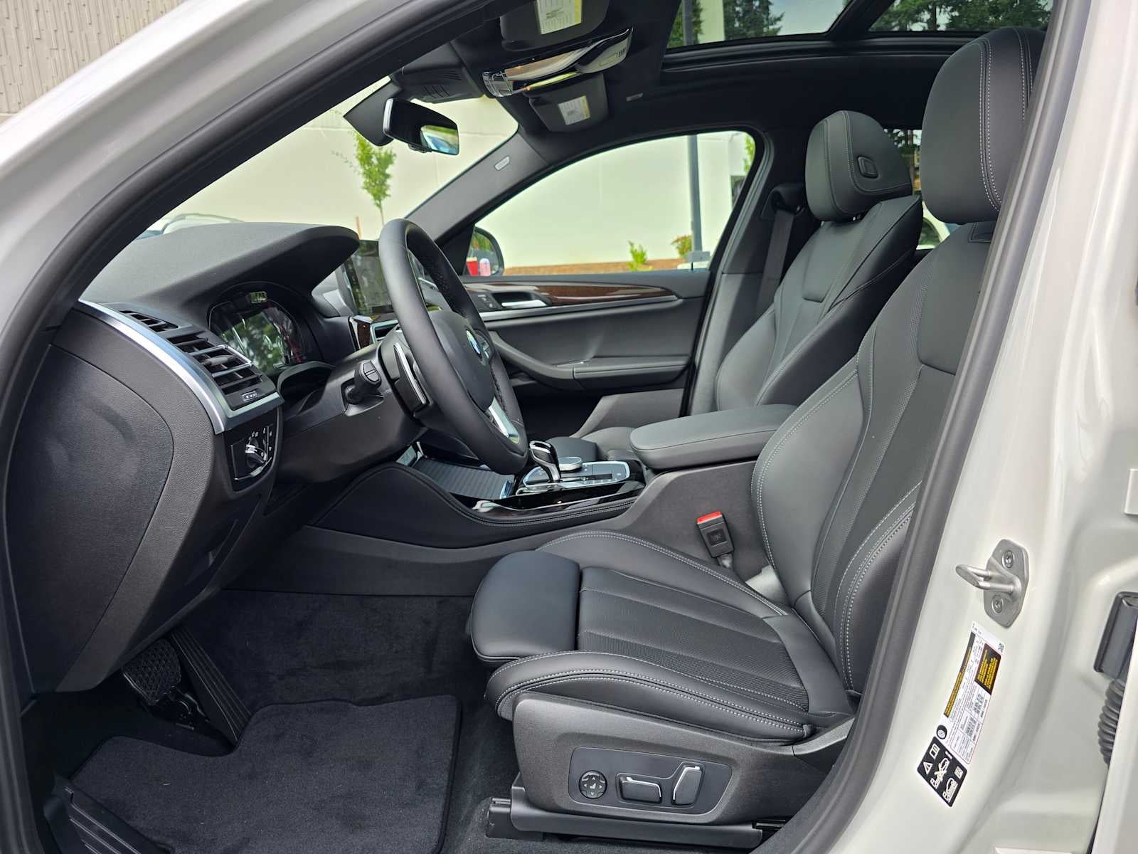 2025 BMW X4 xDrive30i