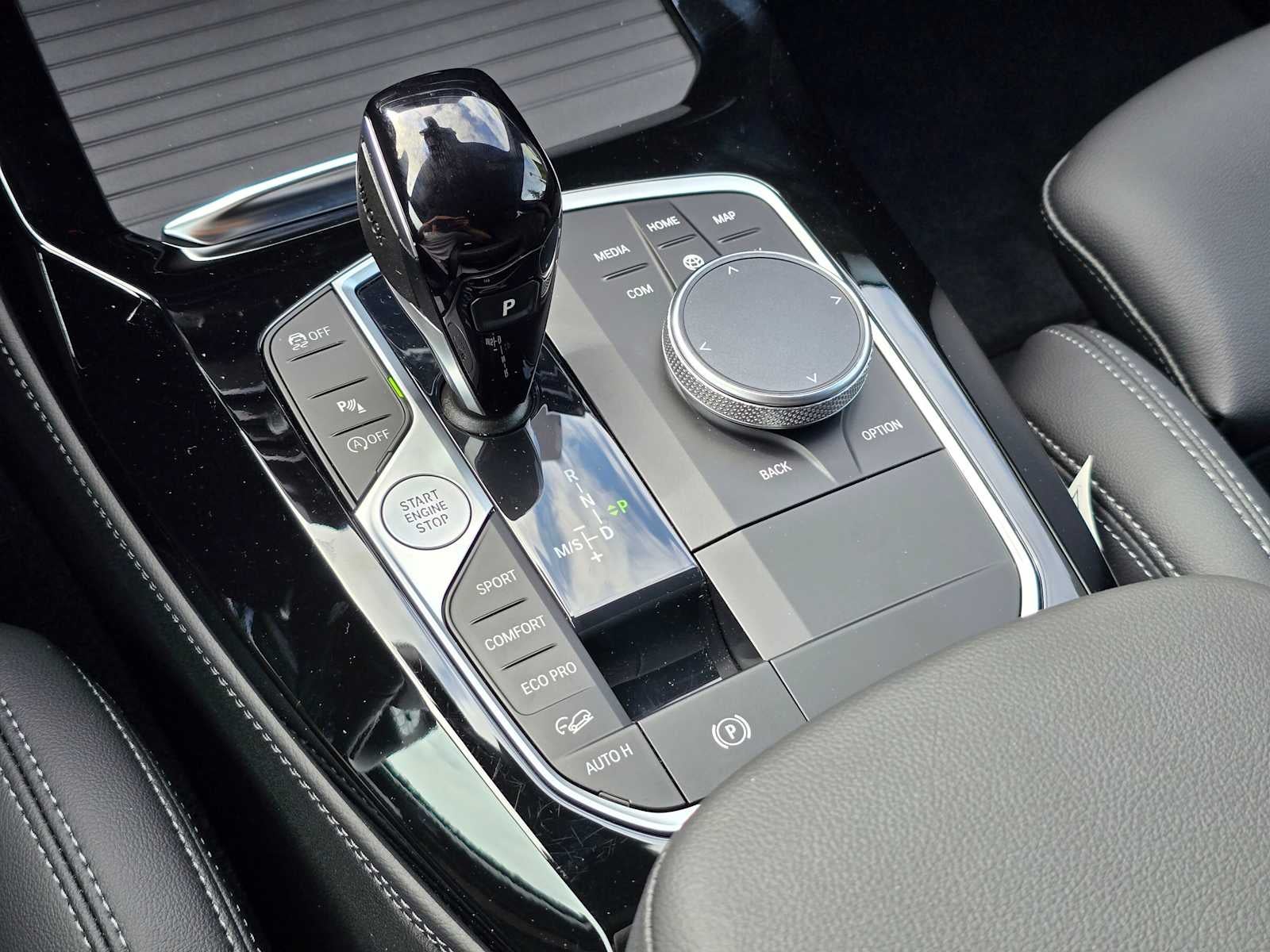 2025 BMW X4 xDrive30i