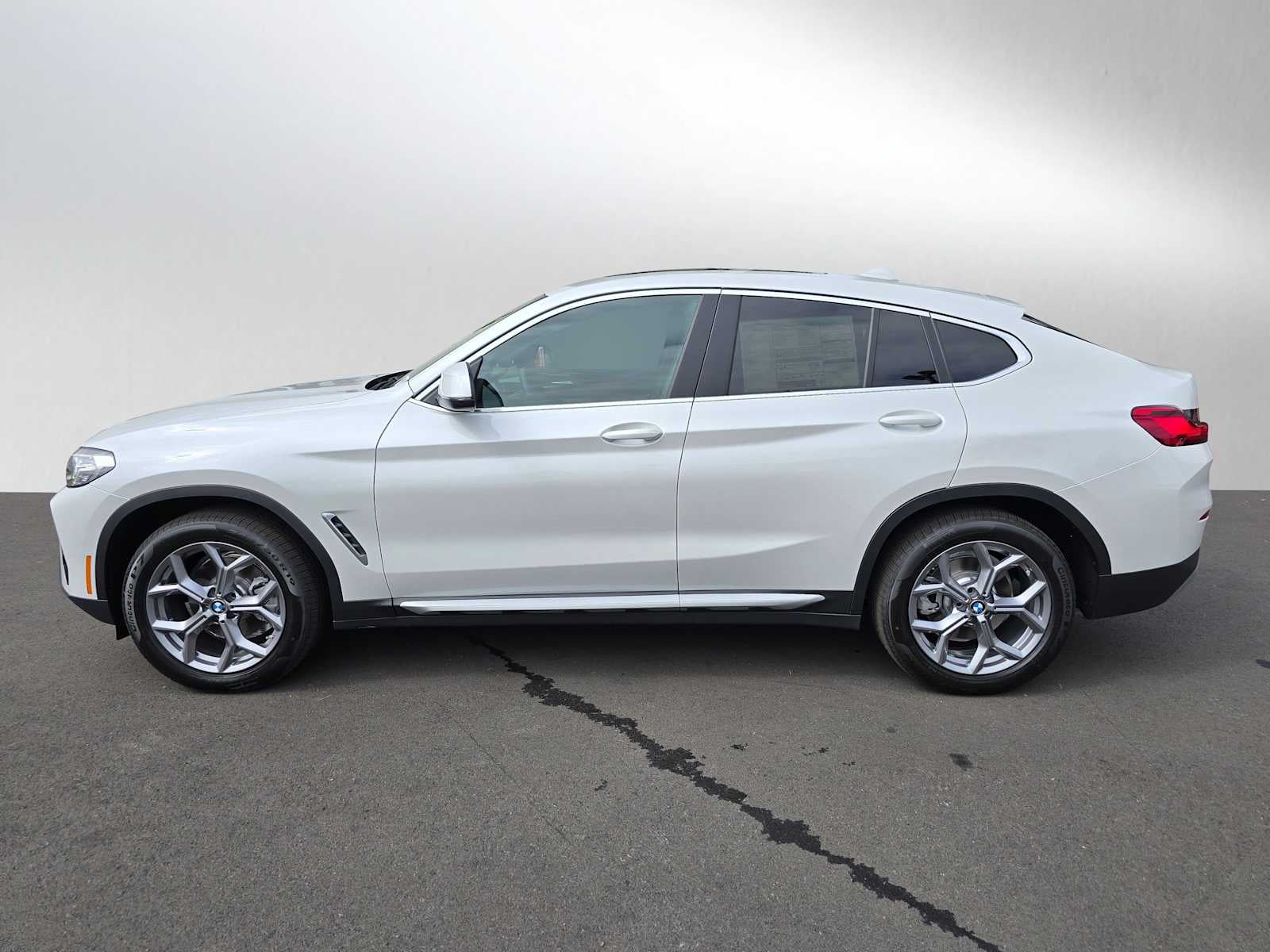 2025 BMW X4 xDrive30i