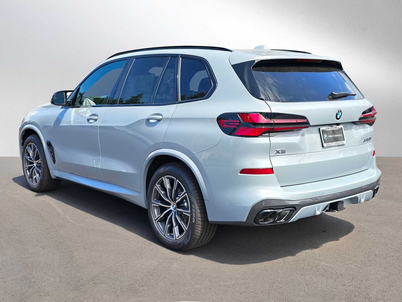 2025 BMW X5 M60i