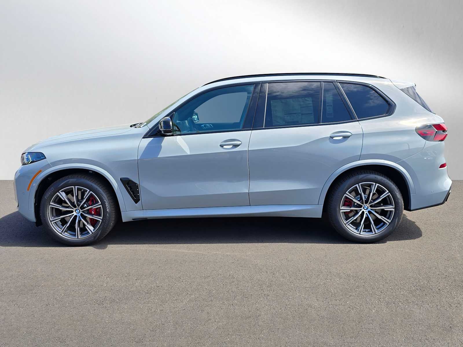2025 BMW X5 M60i