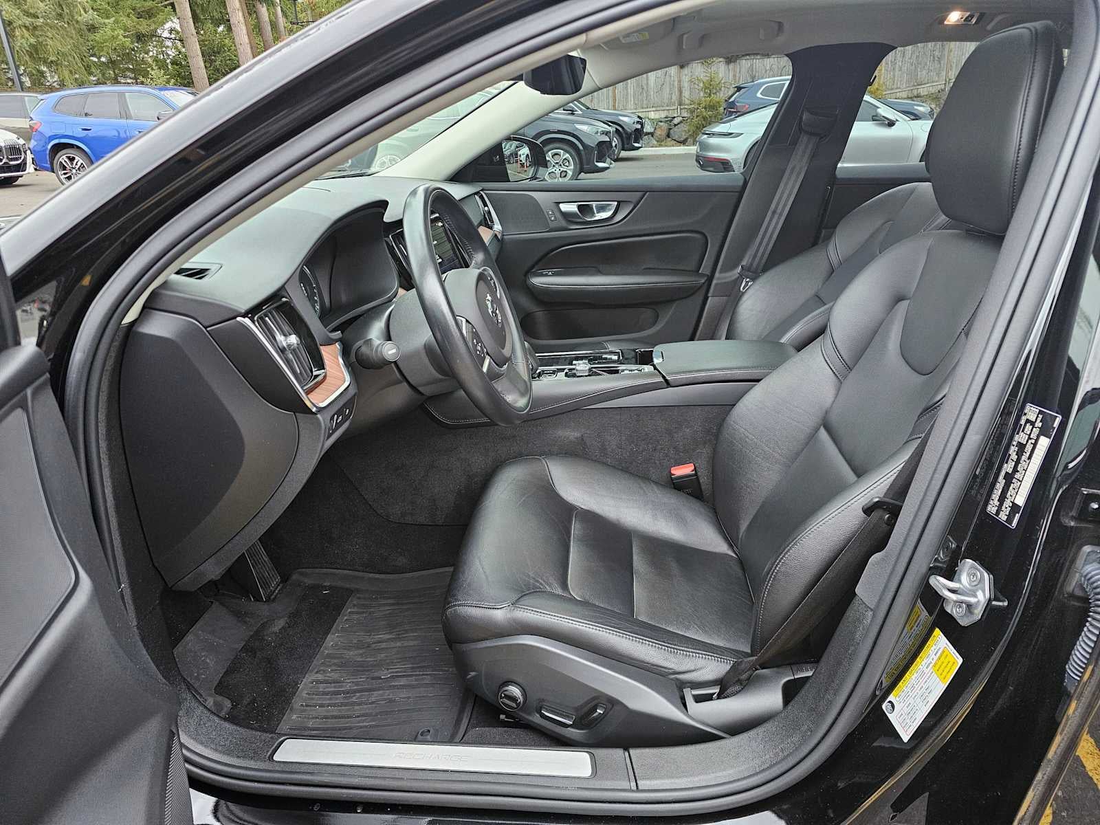 2022 Volvo S60 Recharge Plug-In Hybrid R-Design Expression