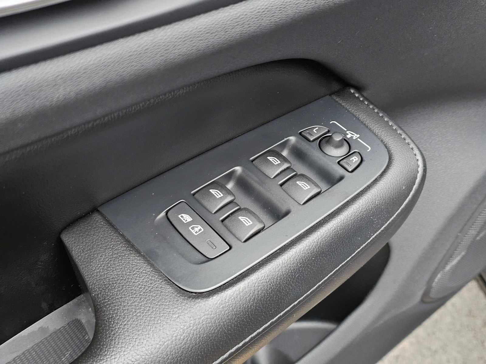 2022 Volvo S60 Recharge Plug-In Hybrid R-Design Expression