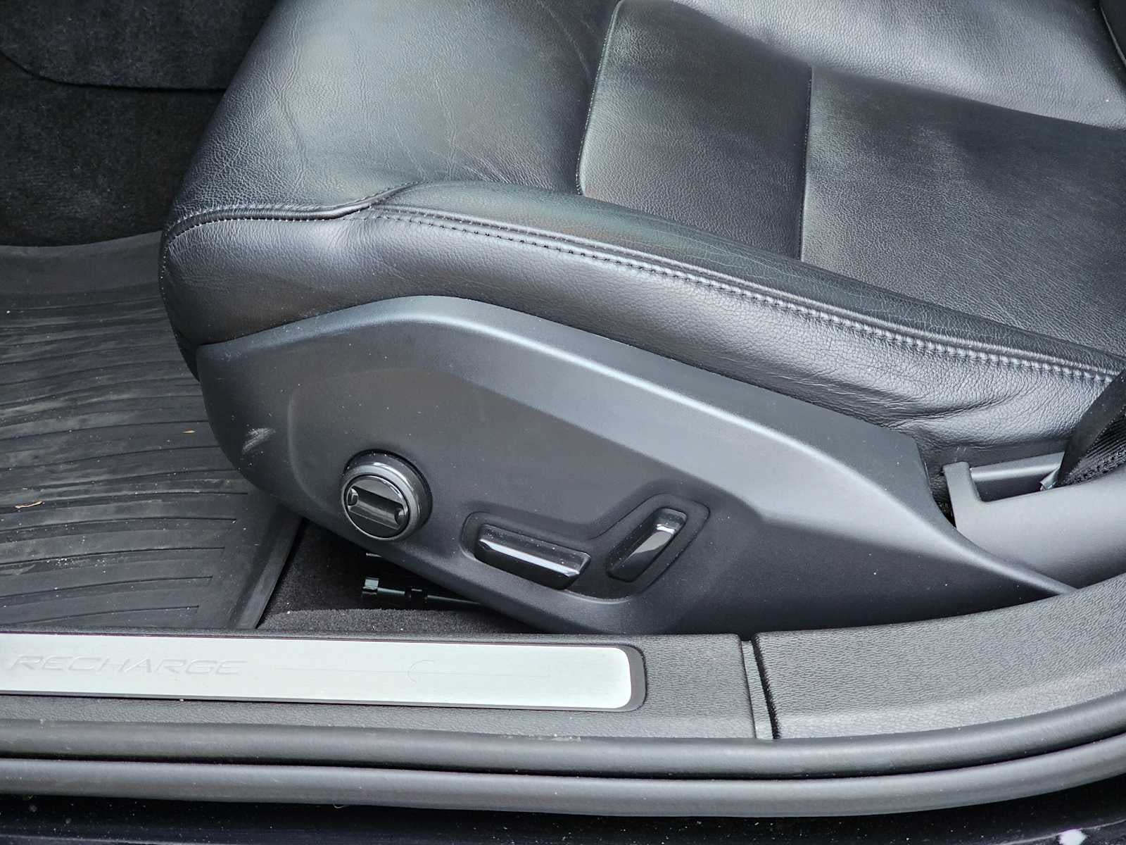 2022 Volvo S60 Recharge Plug-In Hybrid R-Design Expression