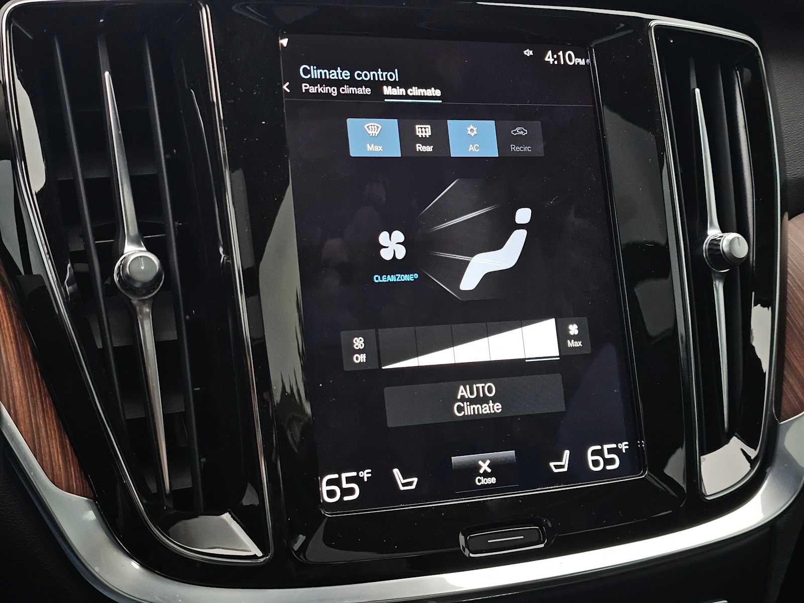 2022 Volvo S60 Recharge Plug-In Hybrid R-Design Expression