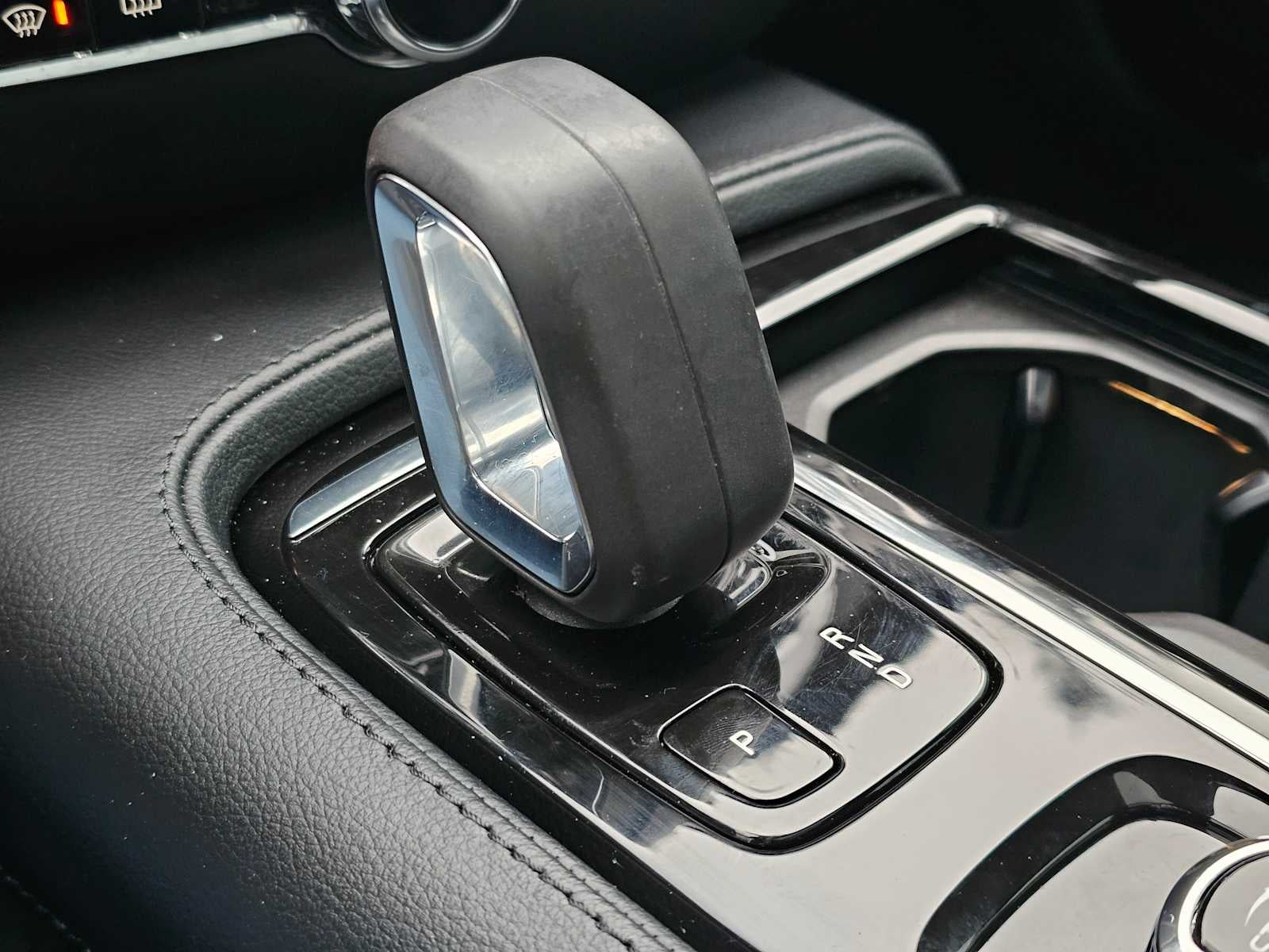 2022 Volvo S60 Recharge Plug-In Hybrid R-Design Expression