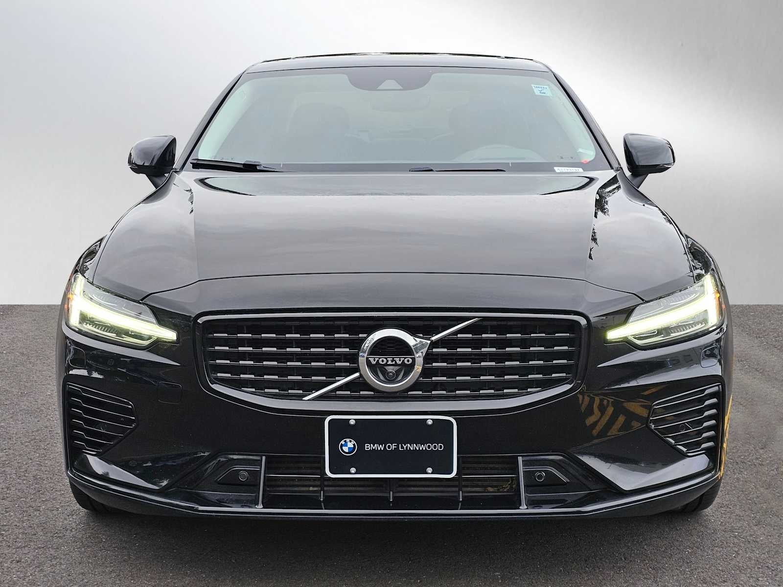 2022 Volvo S60 Recharge Plug-In Hybrid R-Design Expression