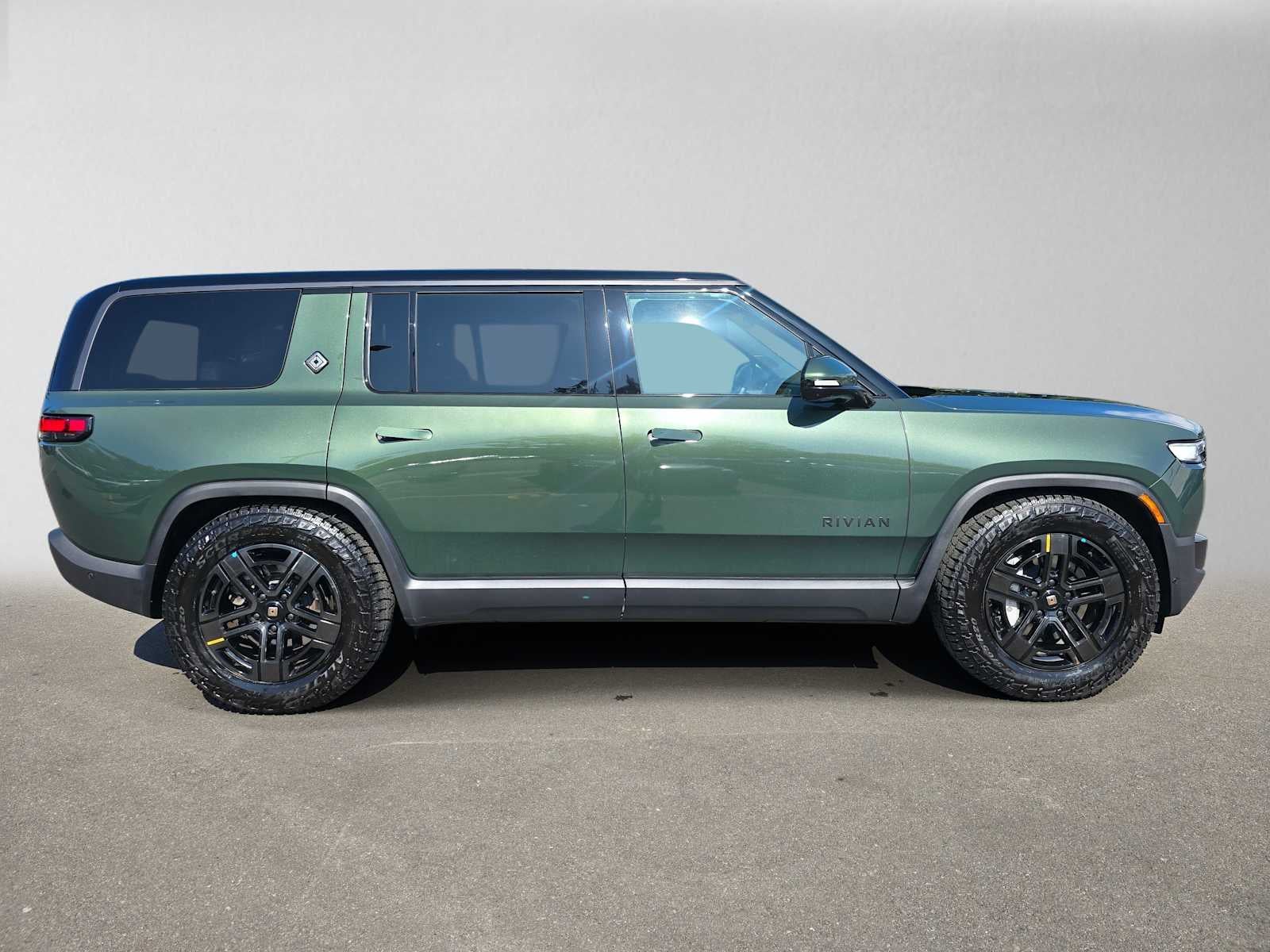 Used 2025 Rivian R1S Adventure with VIN 7PDSGBBA5SN051000 for sale in Lynnwood, WA