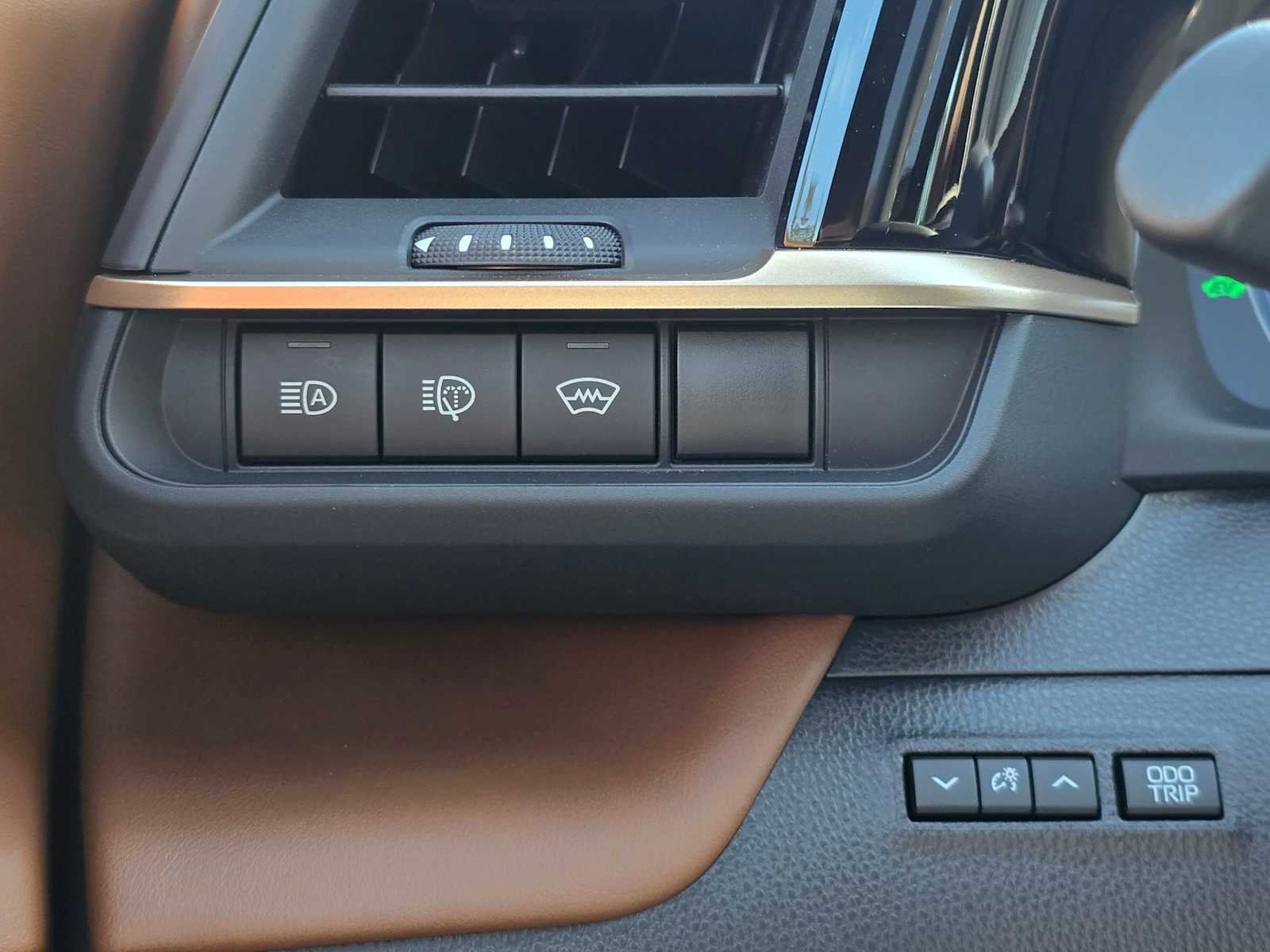 2025 Toyota Crown Signia Limited