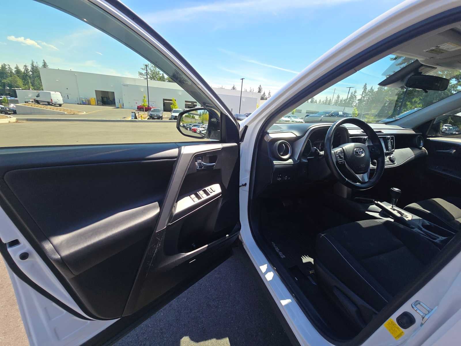 2016 Toyota RAV4 Hybrid XLE