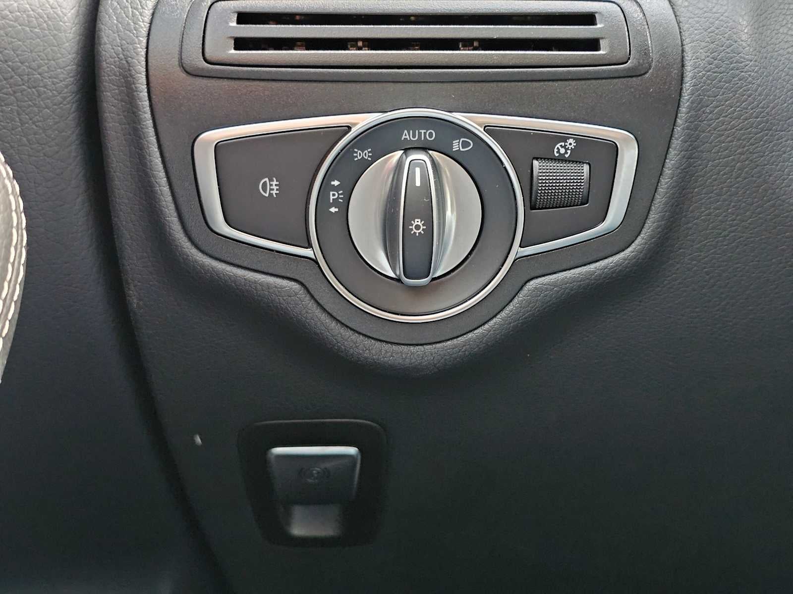 2022 Mercedes-Benz GLC 300 GLC 300