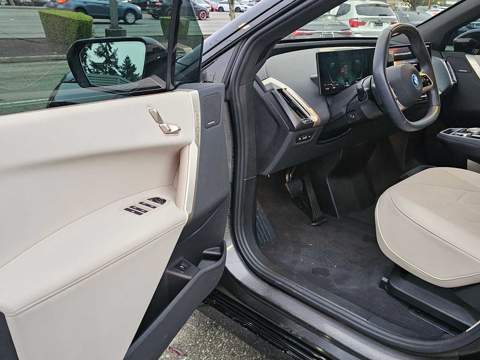 2025 BMW iX xDrive50