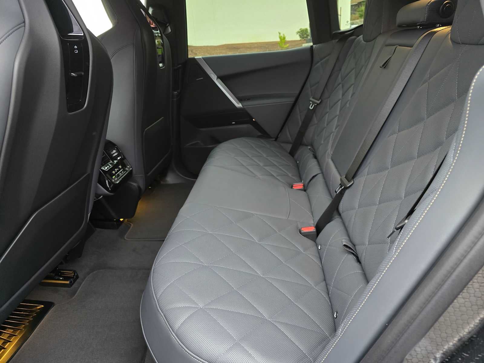 2026 BMW iX xDrive60