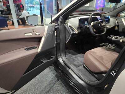 2026 BMW iX xDrive60