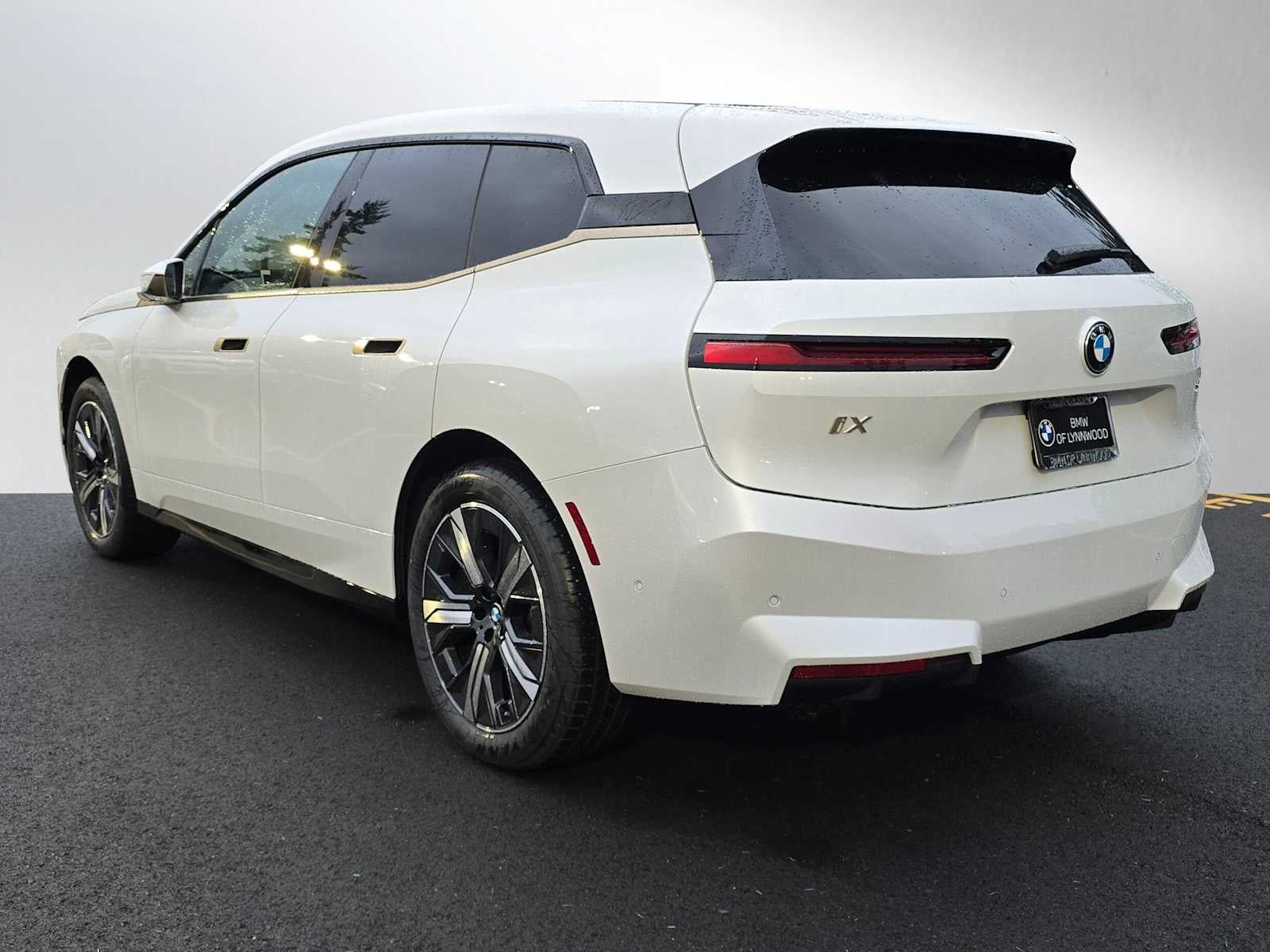 2026 BMW iX xDrive60