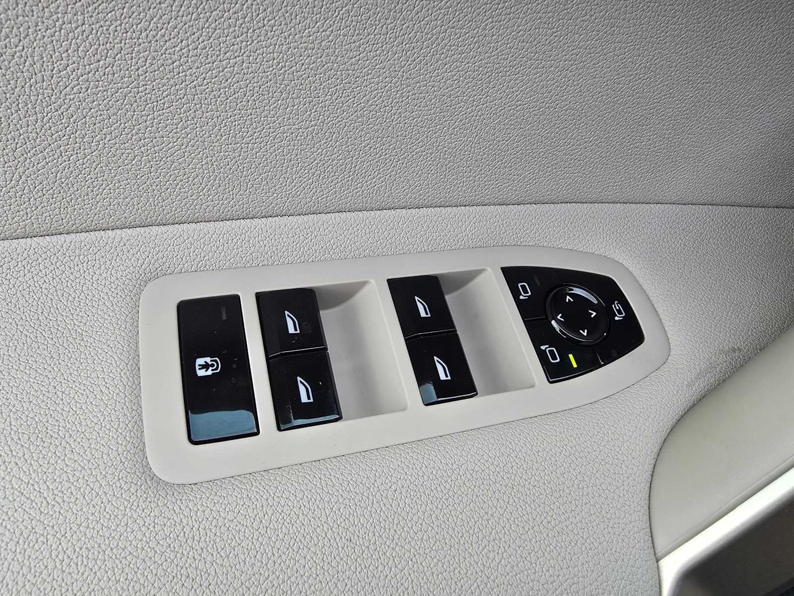 2026 BMW iX xDrive60