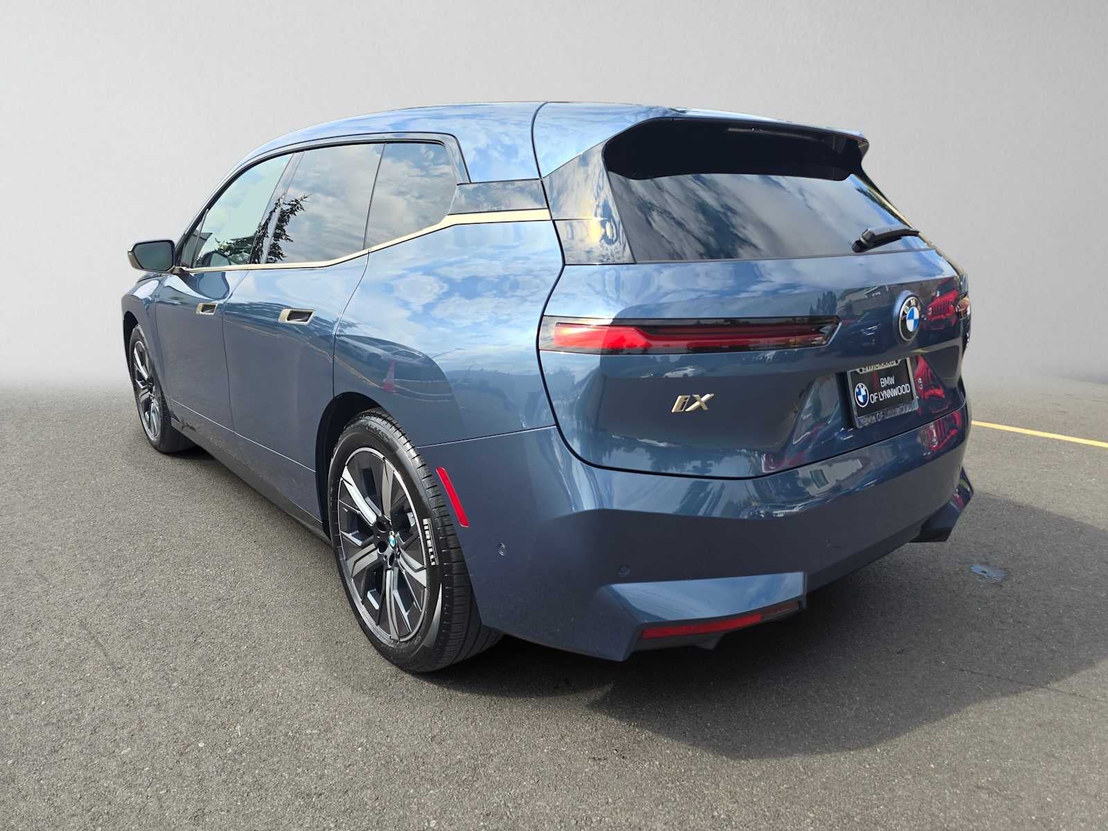 2026 BMW iX xDrive60