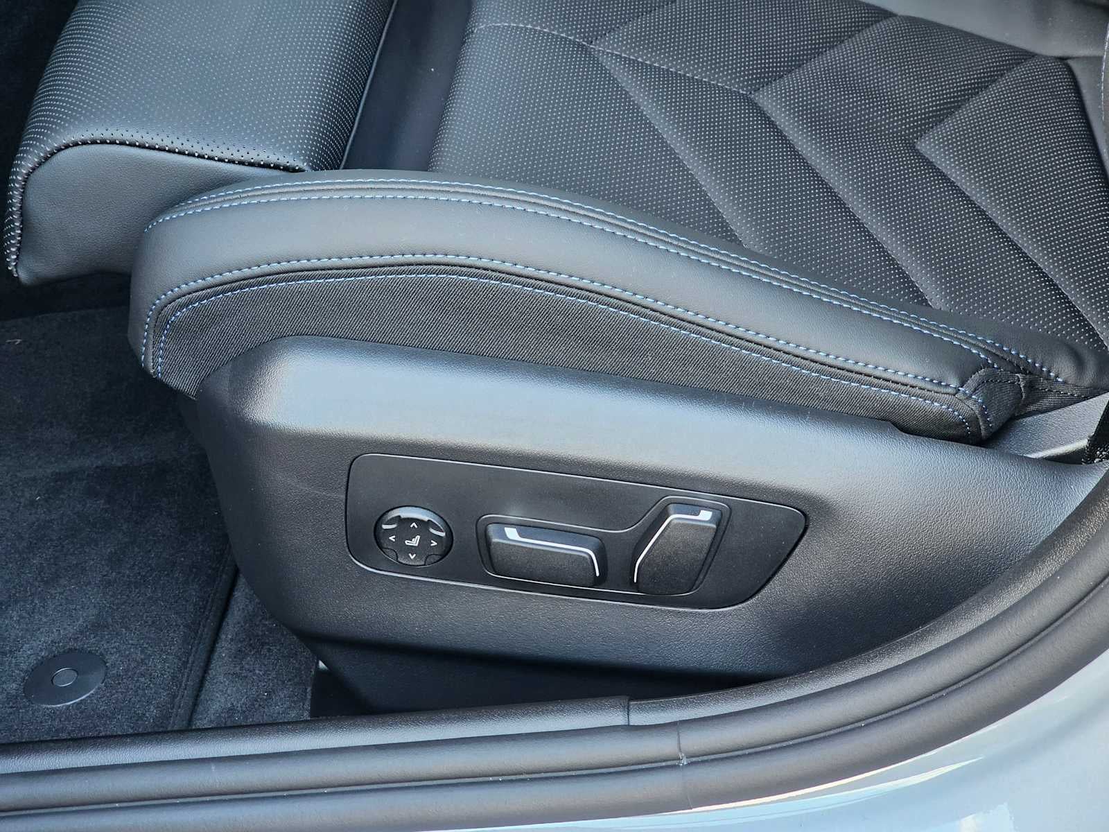 2026 BMW 5 Series 550e xDrive