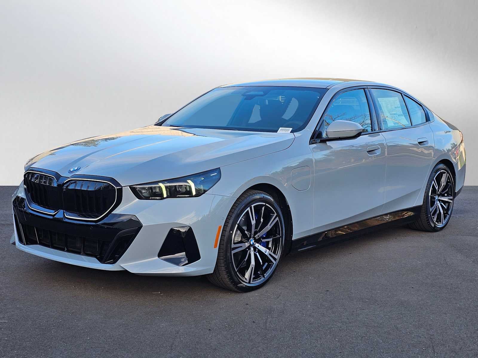 2026 BMW 5 Series 550e xDrive