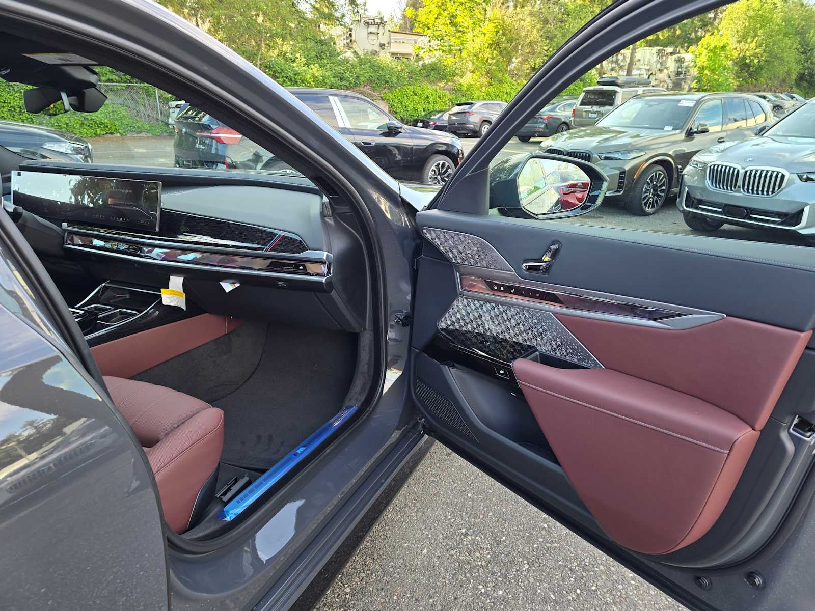 2025 BMW 7 Series 750e xDrive