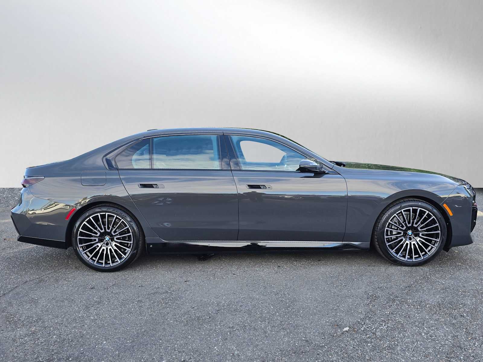 2025 BMW 7 Series 750e xDrive