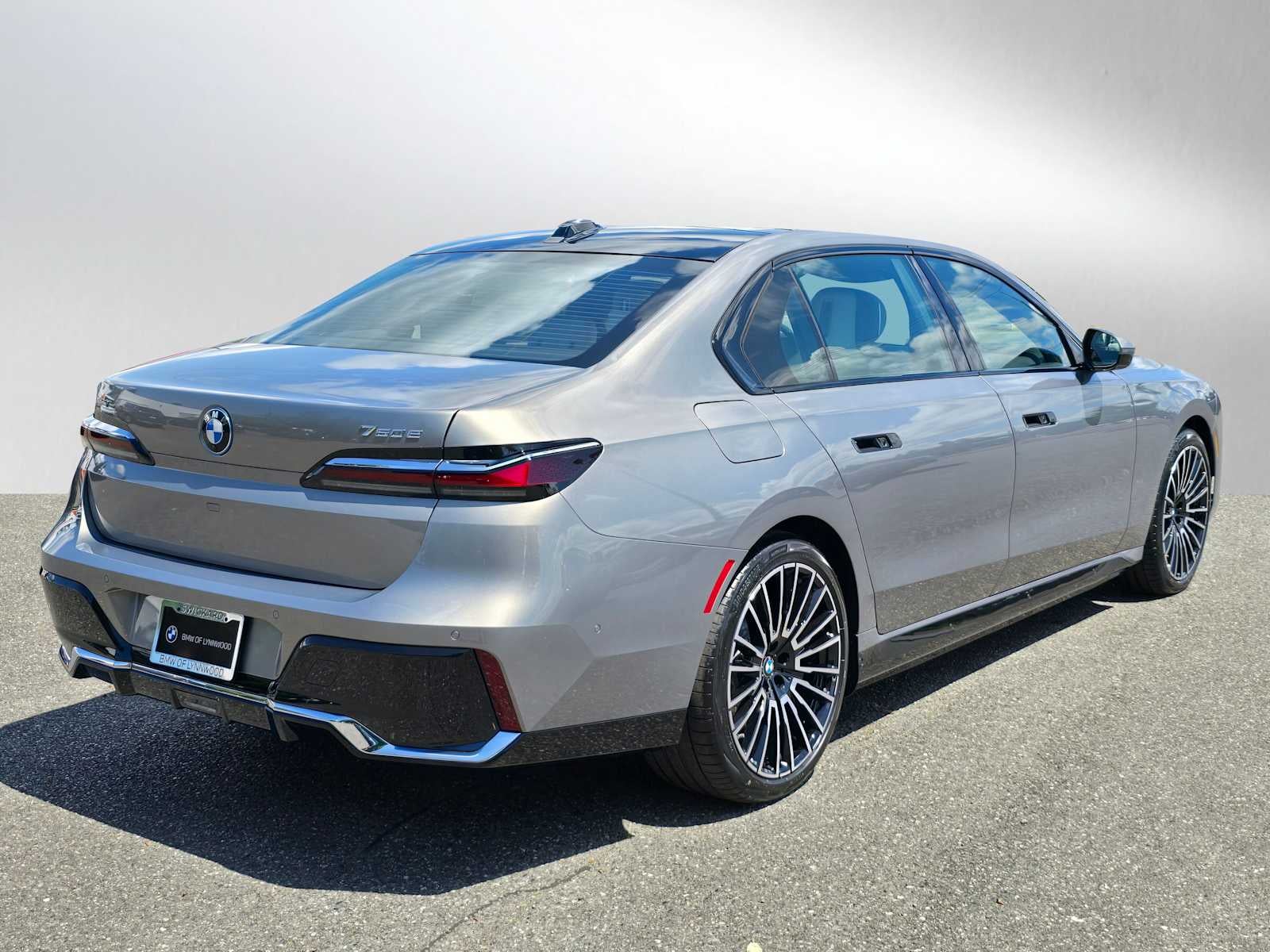 2025 BMW 7 Series 750e xDrive