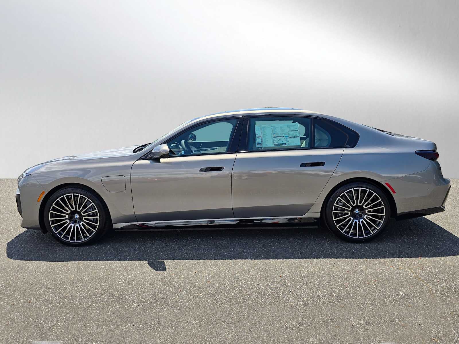 2025 BMW 7 Series 750e xDrive