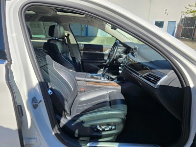 2018 BMW 750i 750i