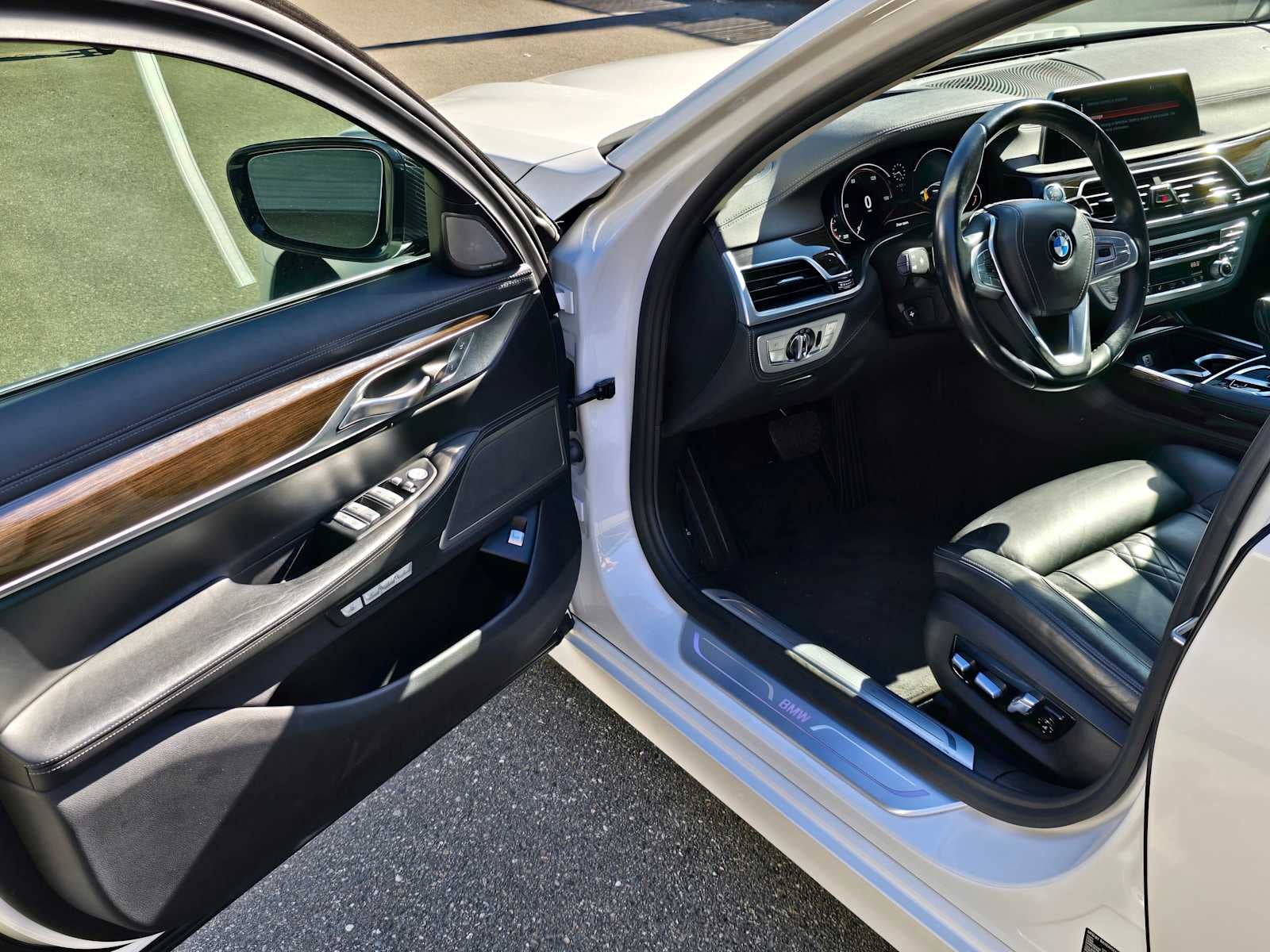 2018 BMW 750i 750i