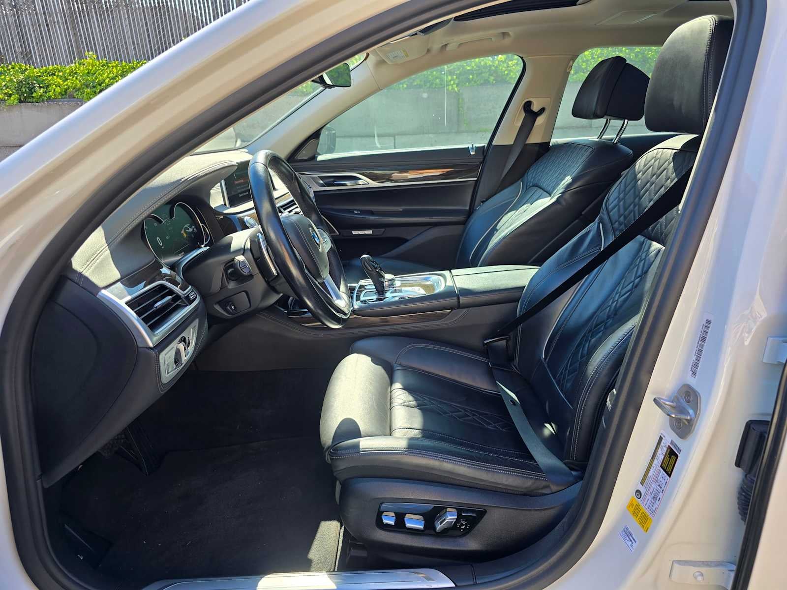 2018 BMW 750i 750i