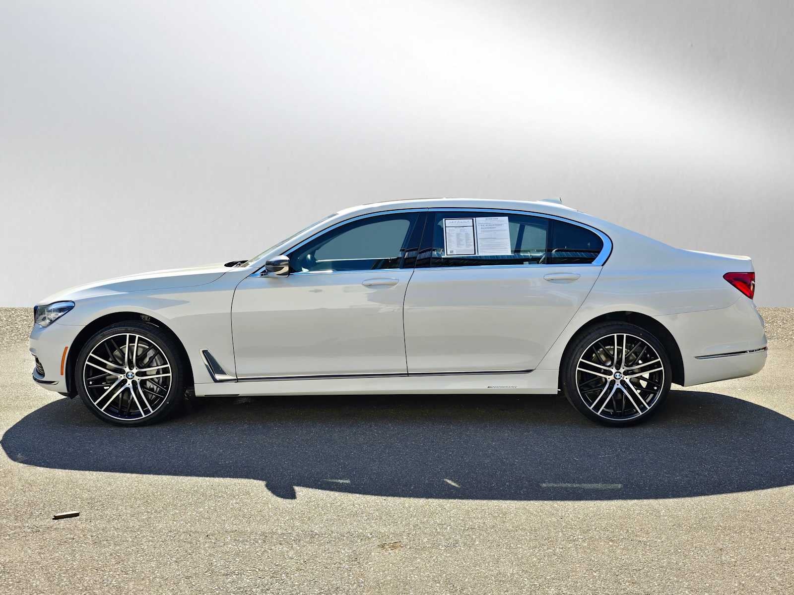 2018 BMW 750i 750i