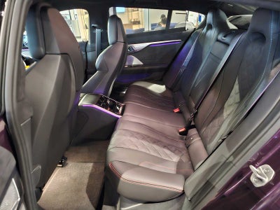 2026 BMW 8 Series M850i