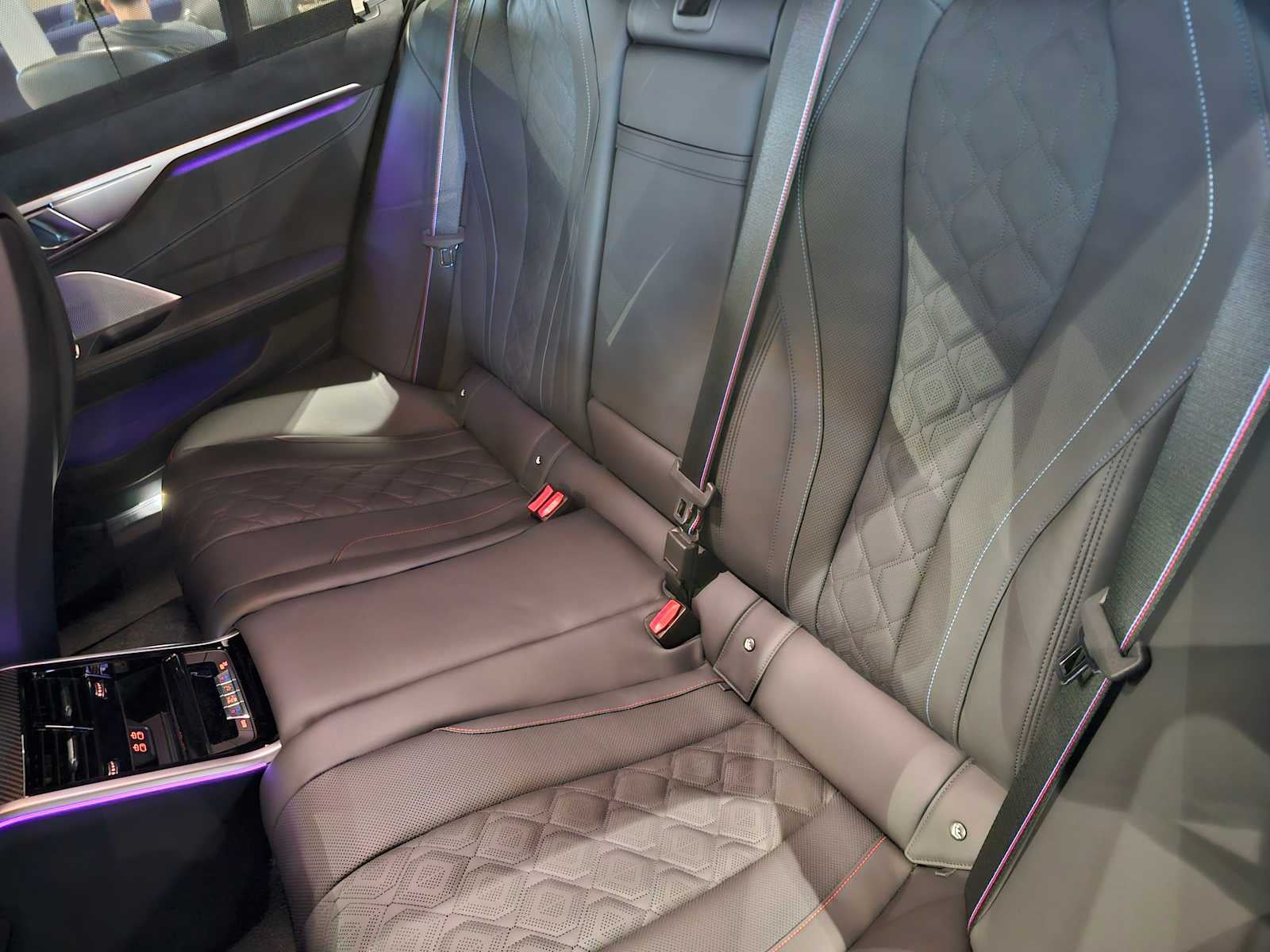 2026 BMW 8 Series M850i