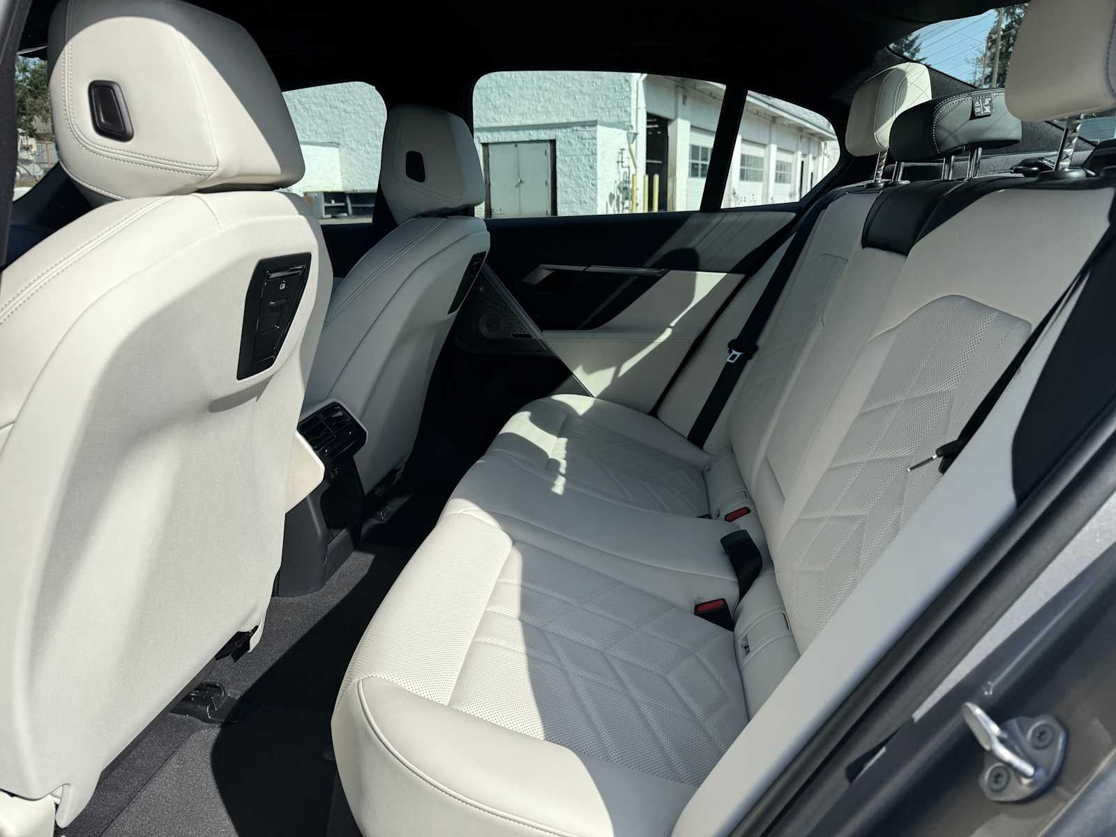 2025 BMW i5 xDrive40