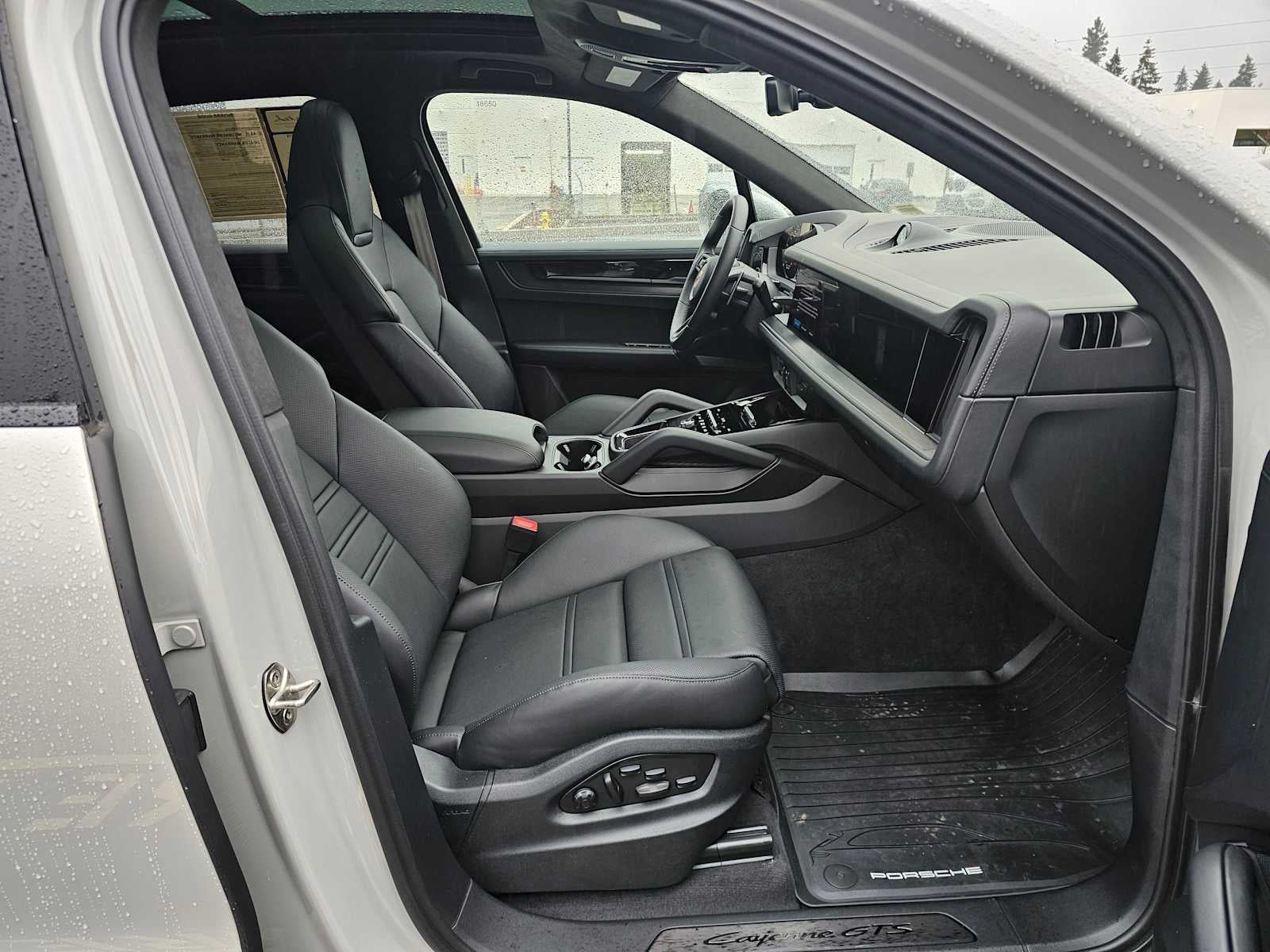 2025 Porsche Cayenne GTS