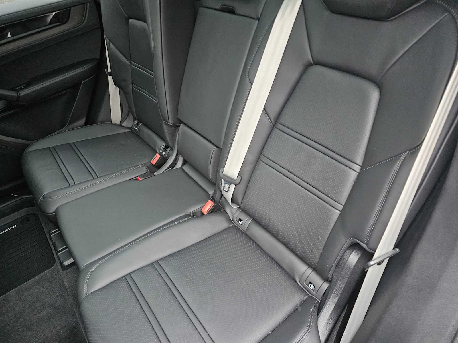 2025 Porsche Cayenne GTS