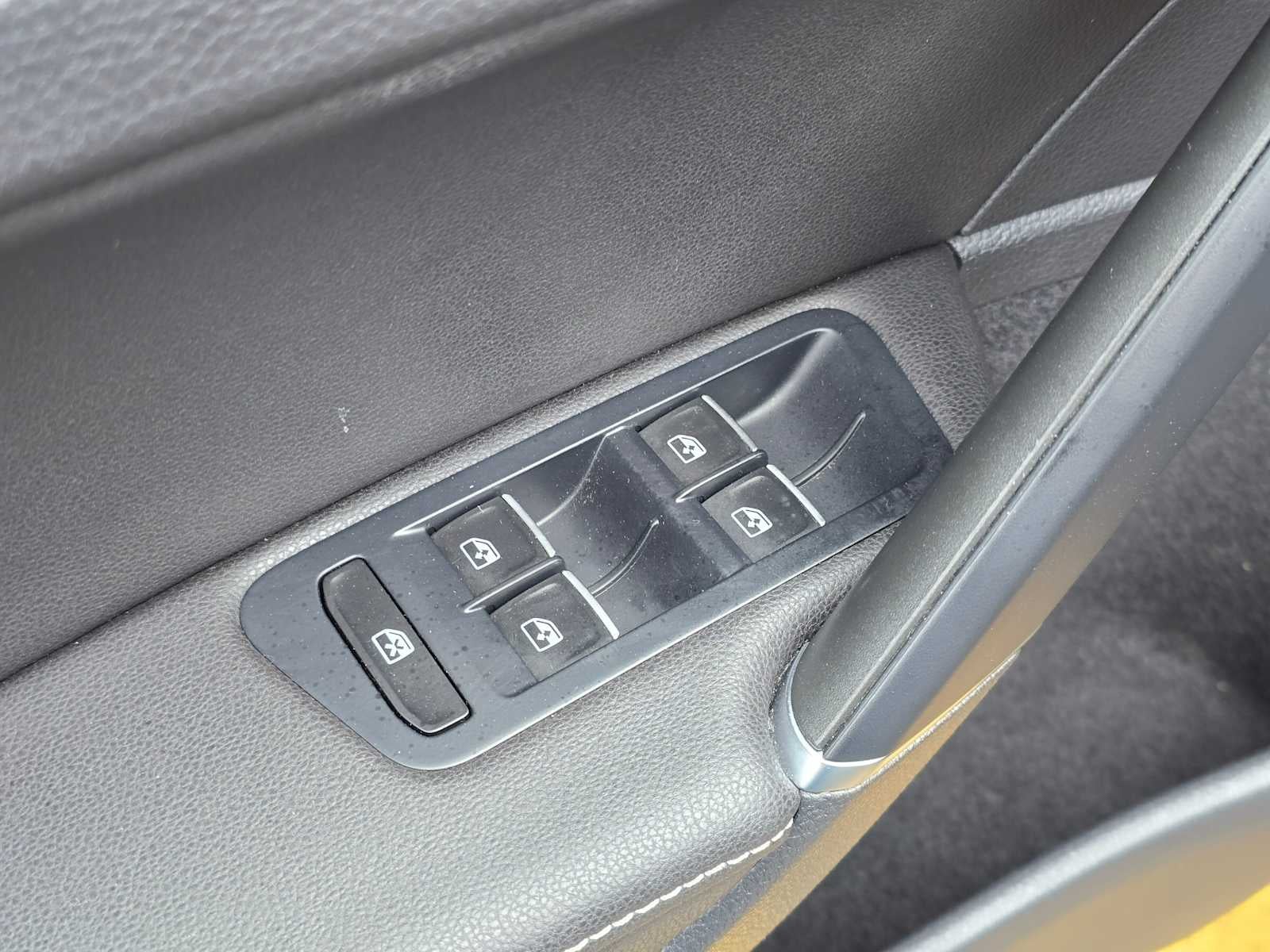 2019 Volkswagen Golf R 2.0T DSG w/DCC/Nav