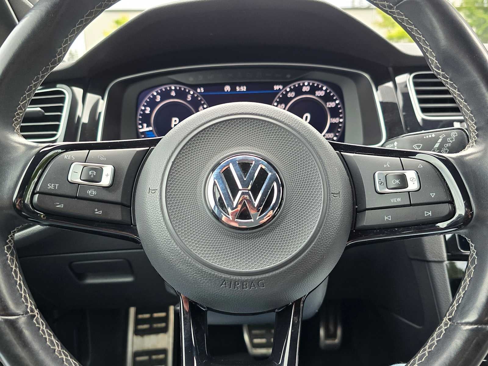 2019 Volkswagen Golf R 2.0T DSG w/DCC/Nav