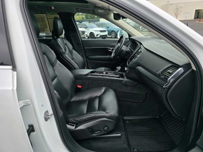 2020 Volvo XC90 Momentum